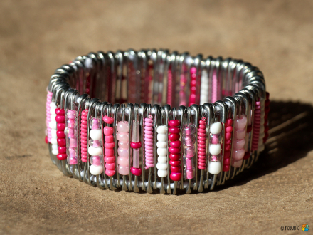 Armband SAFETY PINS rosa