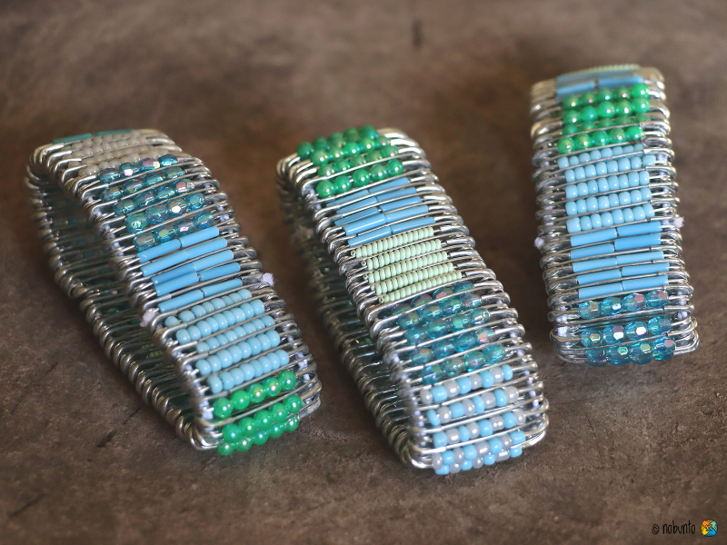 Armband SAFETY PINS hellblau-türkis